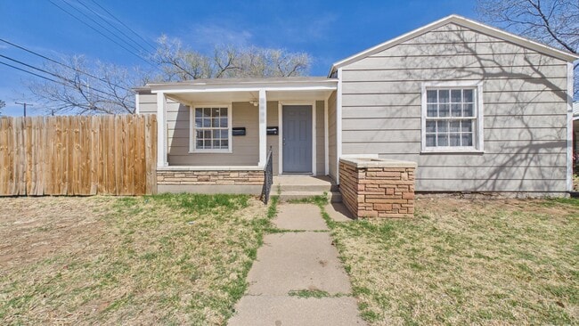 2430 31st St in Lubbock, TX - Building Photo - Building Photo