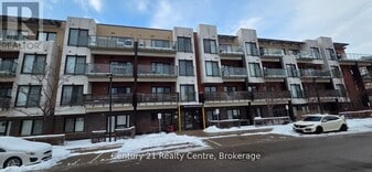 5035 Harvard Rd in Mississauga, ON - Building Photo