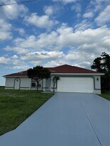 813 Naples Ave S in Lehigh Acres, FL - Building Photo