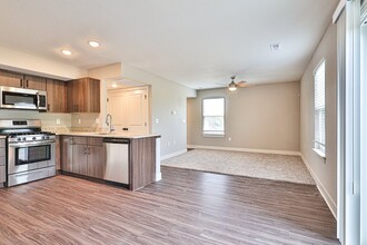 Greystone Townhomes in Grain Valley, MO - Building Photo - Interior Photo