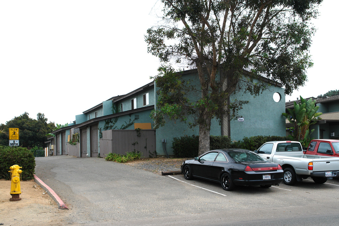 1021 N Vulcan Ave in Encinitas, CA - Building Photo