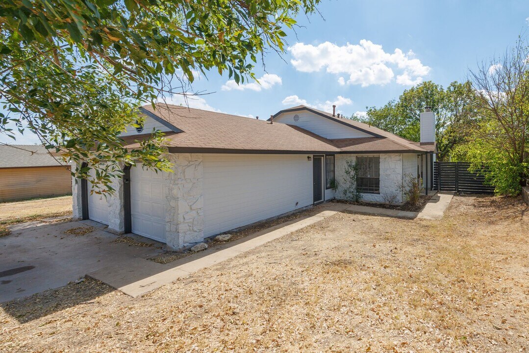 1905 Margalene Way in Austin, TX - Building Photo