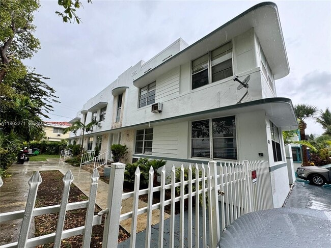6830 Harding Ave in Miami Beach, FL - Building Photo - Building Photo
