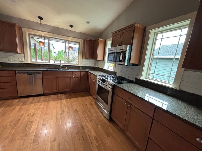 1689 Aaron Dr in Lynden, WA - Building Photo - Building Photo