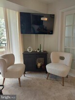 1808 Old Meadow Rd in McLean, VA - Building Photo