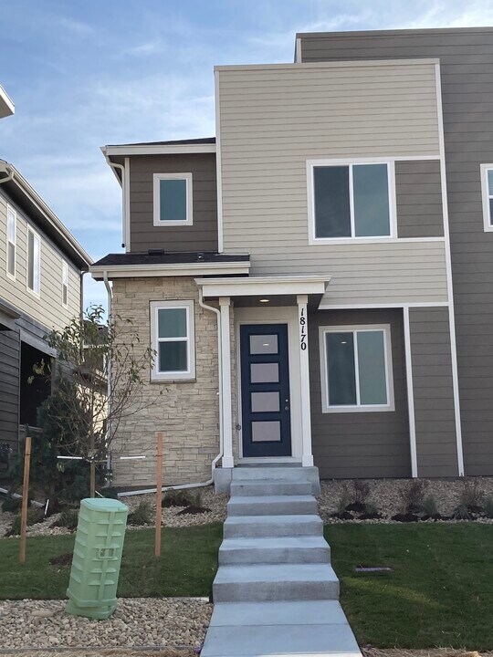 18170 E 96th Pl in Commerce City, CO - Building Photo