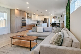 3044 Speer Blvd in Denver, CO - Foto de edificio - Building Photo