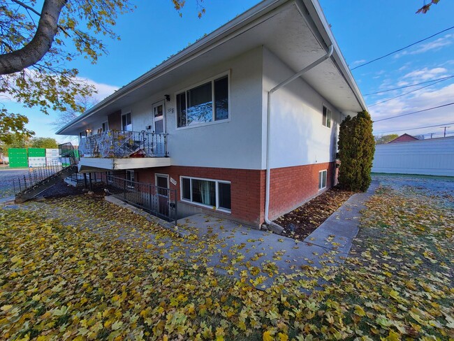 320-326 Knowles St in Missoula, MT - Building Photo - Building Photo