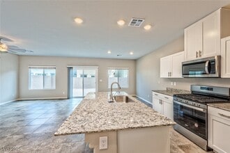 7850 W Shelbourne Ave in Las Vegas, NV - Building Photo - Building Photo