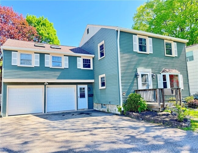 property at 231 E Spruce St