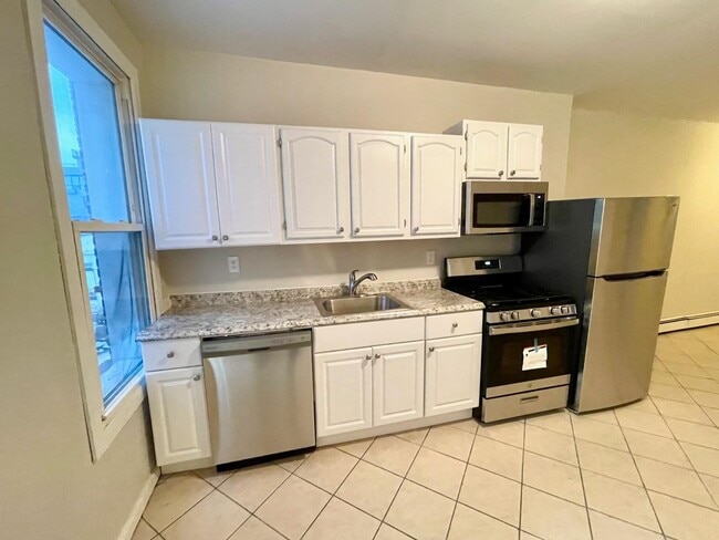 380 Summit Ave in Jersey City, NJ - Building Photo - Building Photo