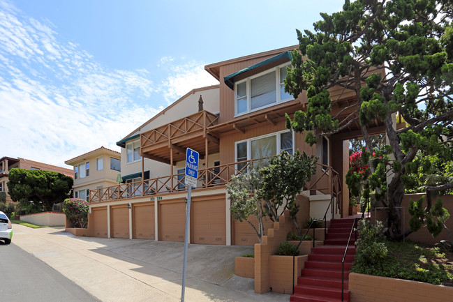 OCeans 315 in La Jolla, CA - Building Photo - Building Photo