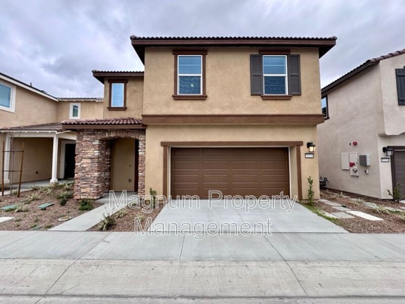 30326 Corte Santa Barbara in Murrieta, CA - Building Photo