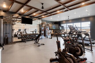 2232 Empire Central Dr in Dallas, TX - Building Photo - Building Photo