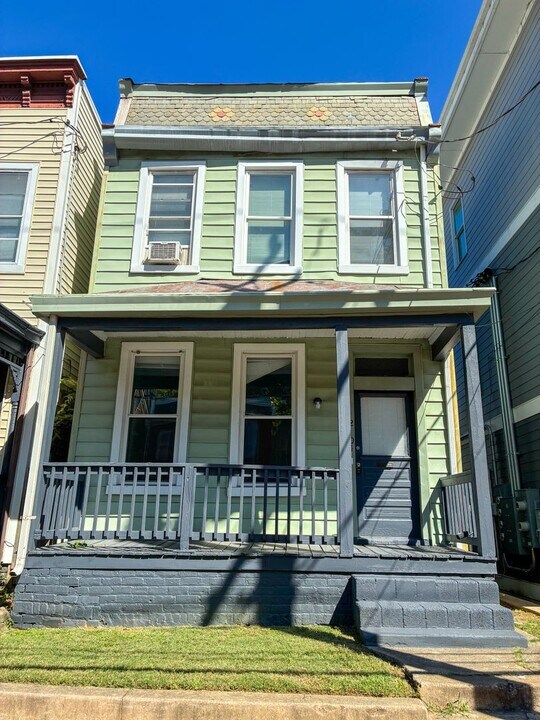 2104 W Cary St in Richmond, VA - Building Photo
