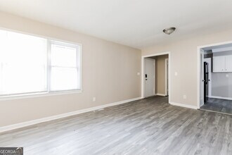 2657 Westchester Dr in East Point, GA - Building Photo - Building Photo