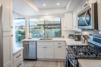 2415 Los Patos Dr in Palm Springs, CA - Building Photo - Building Photo