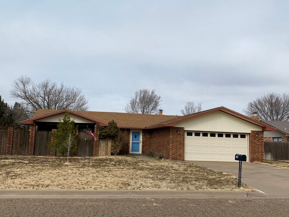 3708 Gene Littler Ln in Clovis, NM - Building Photo