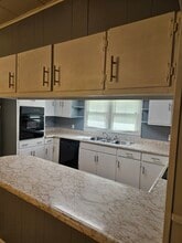 1927 Lone Oak Rd in Johnson City, TN - Foto de edificio - Building Photo