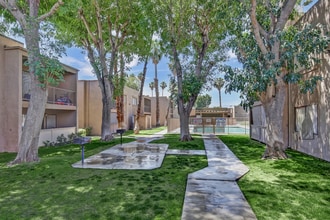 Cielo Vista Apartments in Indio, CA - Foto de edificio - Building Photo