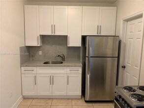 712 SW 56th Ave in Coral Gables, FL - Building Photo - Building Photo