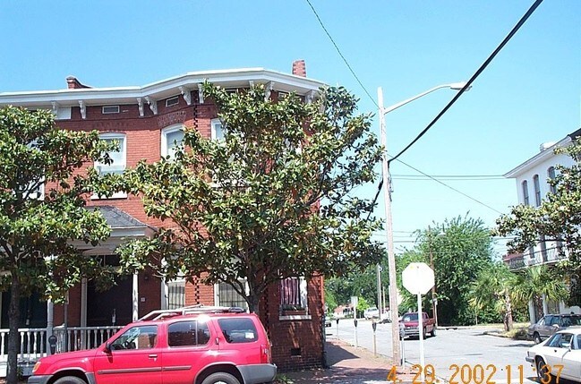 337 Tattnall St in Savannah, GA - Foto de edificio - Building Photo