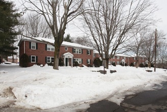 Emerson Village in Wethersfield, CT - Foto de edificio - Building Photo