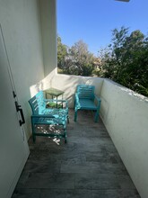 648 E Fairview Blvd, Unit 648 Duplex Upstairs unit in Inglewood, CA - Building Photo - Building Photo