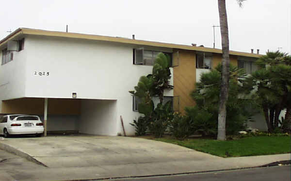 2025 S Holt Ave in Los Angeles, CA - Building Photo