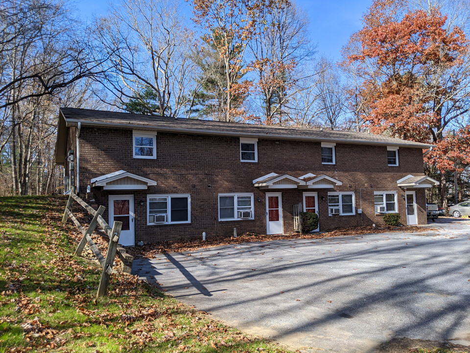 215 Randy Dr in Hendersonville, NC - Building Photo