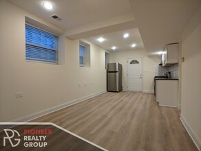 3523 N Broadway St, Unit G in Chicago, IL - Building Photo - Building Photo