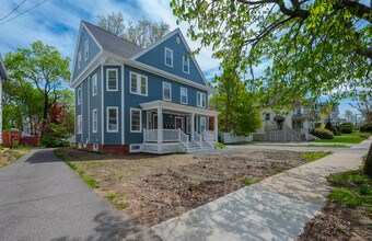 361 Miller Ave, Unit 3 in Portsmouth, NH - Foto de edificio - Building Photo