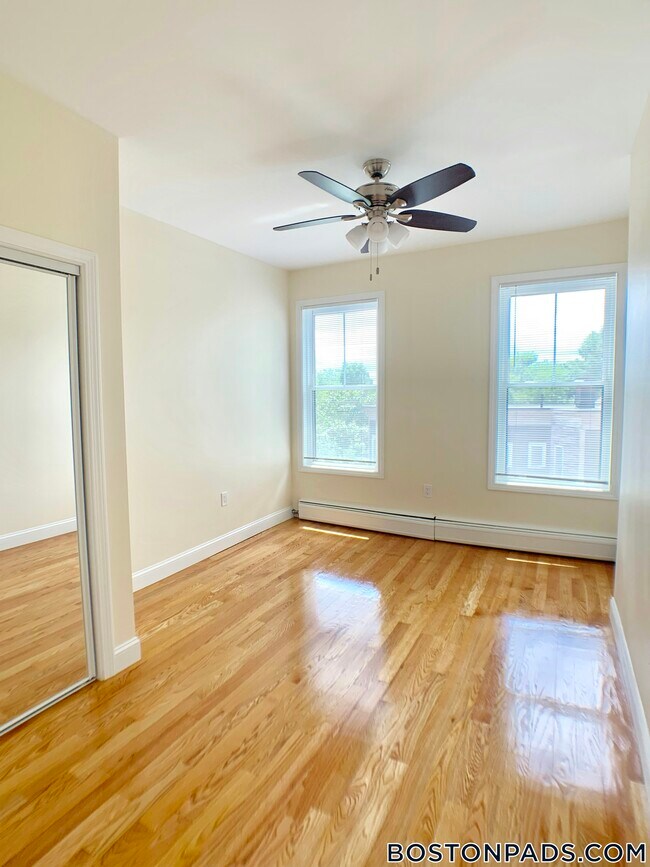 35 Brookline St, Unit 17 in Cambridge, MA - Foto de edificio - Building Photo