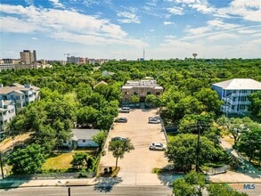 1011 N LBJ Dr in San Marcos, TX - Building Photo - Building Photo