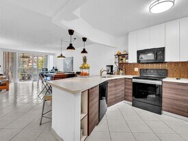 1770 NE 191st St in Miami, FL - Building Photo