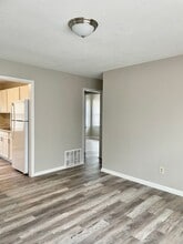 2806 E 13th St N in Wichita, KS - Foto de edificio - Building Photo