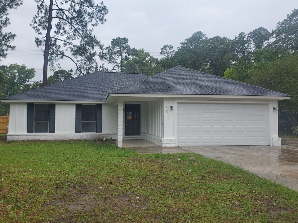 1503 Stillwood Dr in Savannah, GA - Building Photo