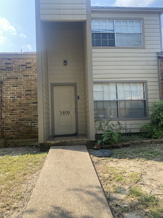 3409 Lantern Ln in Baytown, TX - Foto de edificio