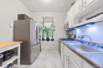 2199 Holland Ave in Bronx, NY - Building Photo - Building Photo