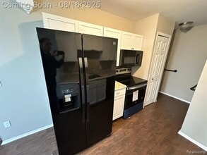 39975 Crosswinds Rd in Novi, MI - Building Photo - Building Photo