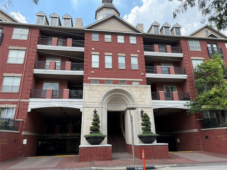2400 McCue Rd, Unit 446 in Houston, TX - Building Photo