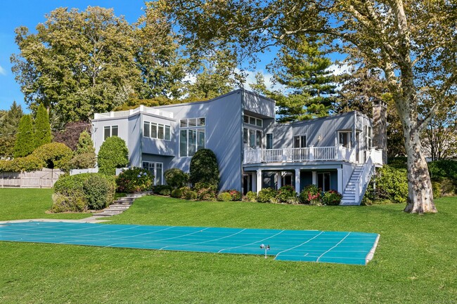155 Pear Tree Point Rd in Darien, CT - Building Photo - Building Photo