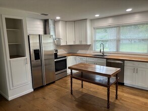 9800 Chambers Ct in Louisville, KY - Building Photo - Building Photo
