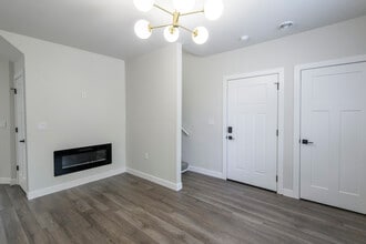 1530 N Cass St, Unit 1530B in Milwaukee, WI - Foto de edificio - Building Photo