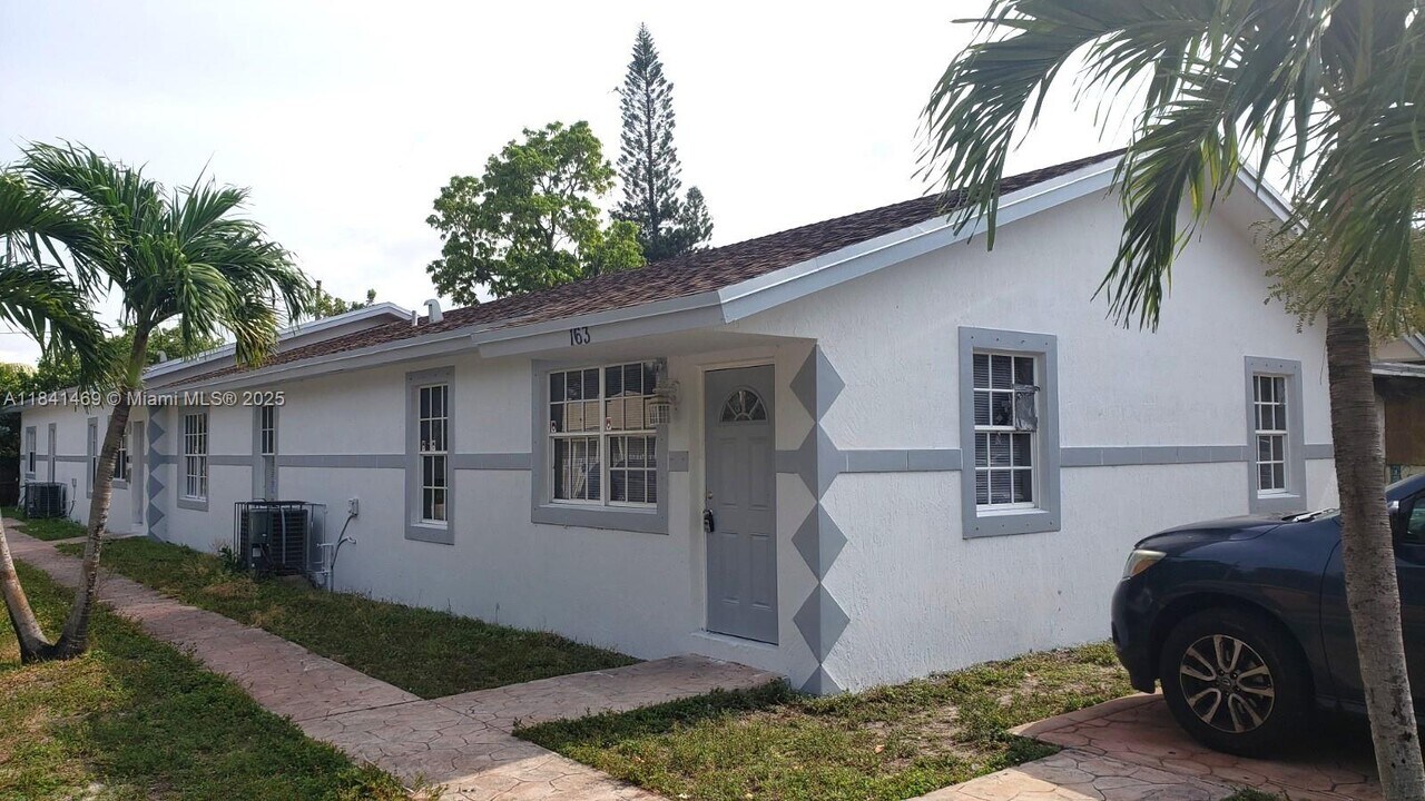 163 NW 59th St in Miami, FL - Building Photo