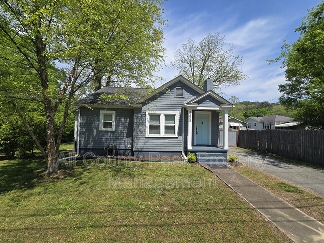 property at 3605 Navajo Dr