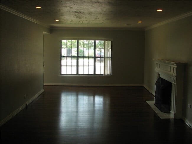 10943 Desdemona Dr in Dallas, TX - Foto de edificio - Building Photo