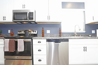 Chateau Manor Apartments in San Leandro, CA - Building Photo - Interior Photo