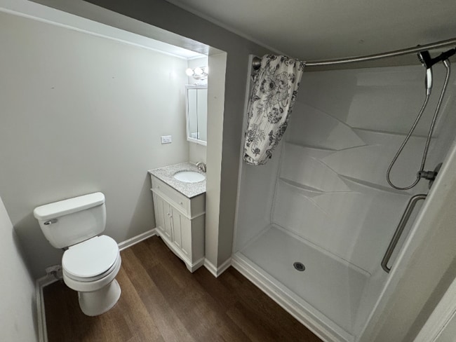 5053 Speedway Rd in North Wilkesboro, NC - Foto de edificio - Building Photo