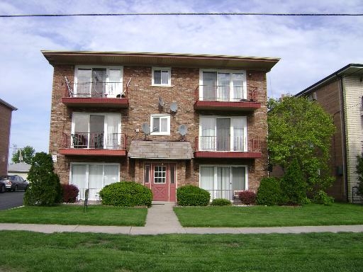 8709 S 78th Ave in Bridgeview, IL - Foto de edificio